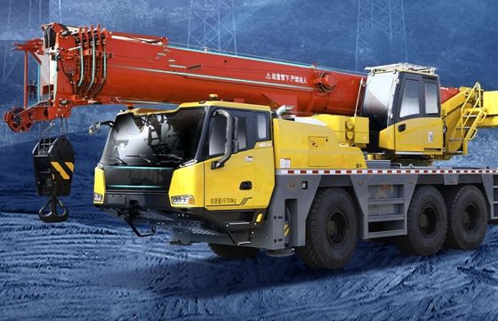 25トンの移動式トラッククレーン 燃料タンク容量400-500Lの建設設備