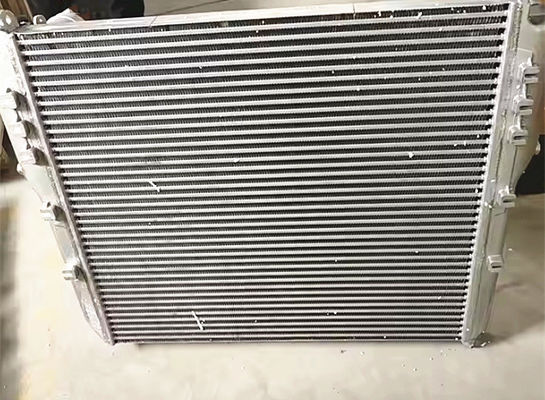 Shacman トラック用スペアパーツ インタークーラー組立て DZ9X259531004 X6000/X3000/F2000/F3000 重荷トラック用