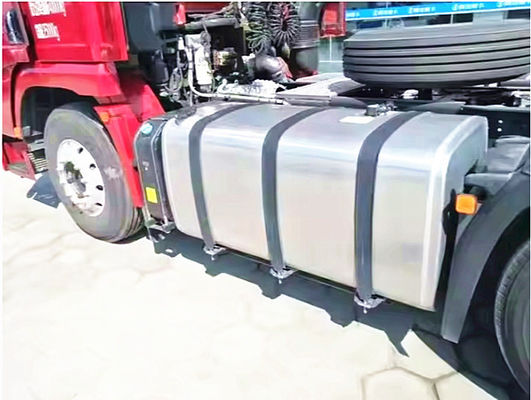 600L+300L燃料容量、3500mmホイールベース、11.00R20/12.00R20/12R22.5/315/80R22.5タイヤサイズの大型トラクタートラック