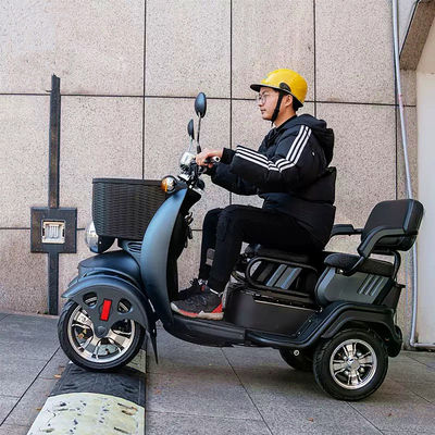 家庭用電動四輪車 小型スクーター 大人と老人のための3人座の電動車